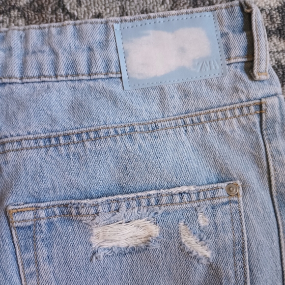 Zara High Rise Baggy Jeans Size 6 Button Fly Light Wash Raw Hem Destroyed - Picture 6 of 14